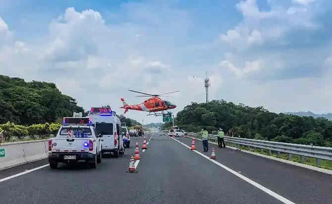 富顺高速公路汽车救援案例